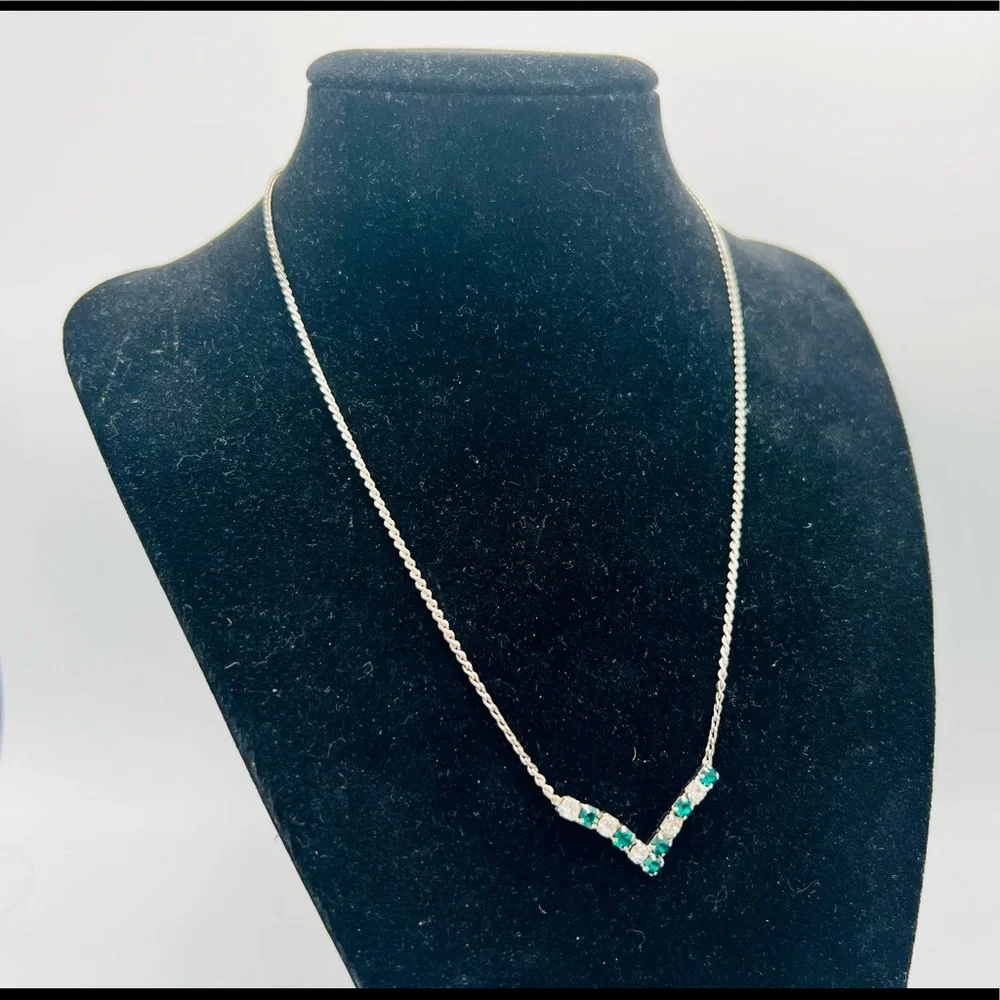 Vintage emerald green & clear rhinestone necklace silver chain 16”